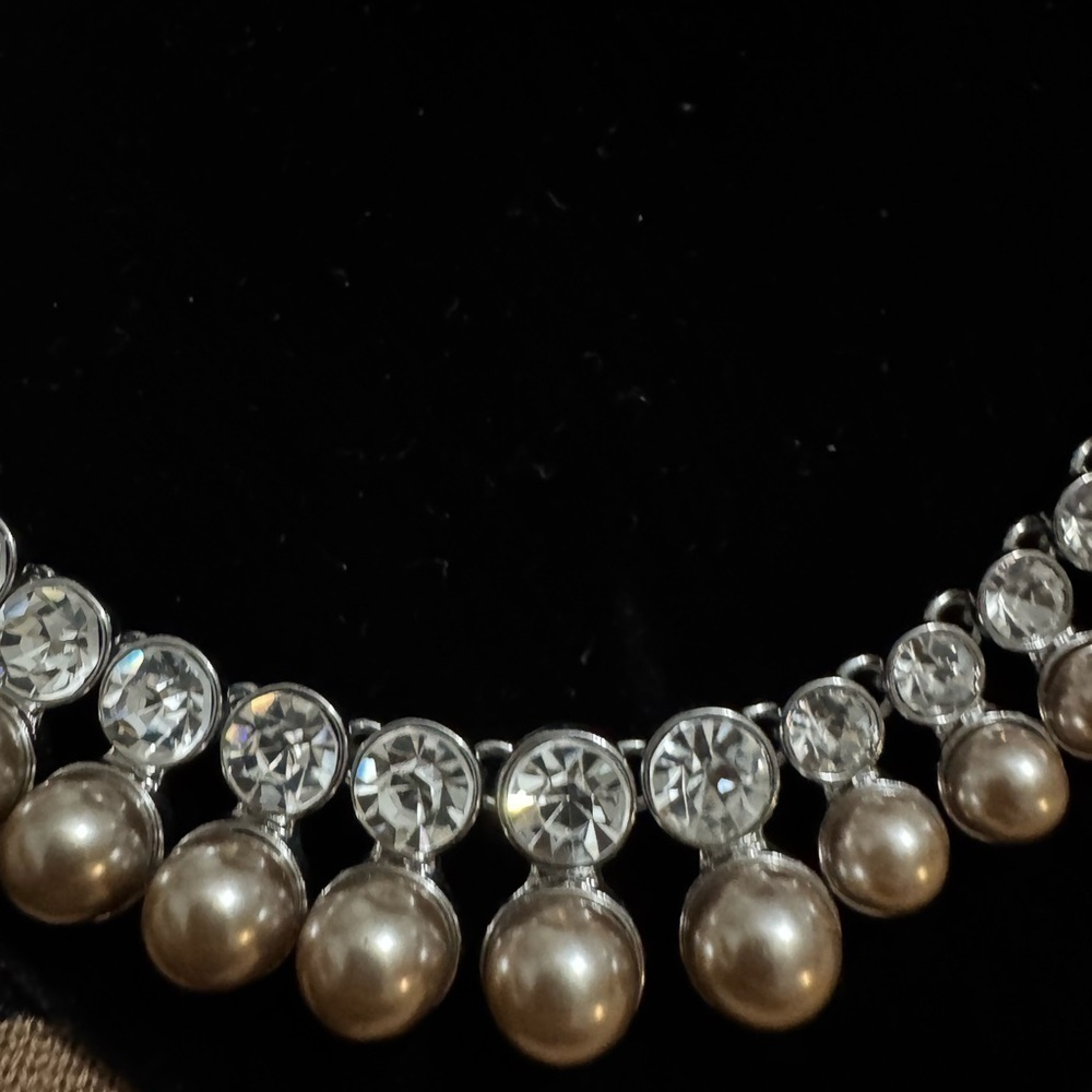 New - Banana Republic (RETAIL STORE) statement necklace - Picture 4 of 4